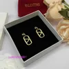 Aavaleno Top Edition Designer Delated Earring Big Big V Letter Gold Elstuds Light Luxury Jewelry S2024 Nouveau style Tempérament avec boîte d'origine