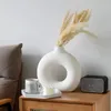 Vases Modern Style Ceramics Vase Round Donut Hollow Art For Livingroom Artificial Flower Arrangement Pot Desktop Decor