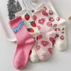 Frauen Socken Y2K Pink Love Sweet Girls Casual Schöne Erdbeer -Baumwoll -Mittelstrumpf Vielseitiger Tube Socken Trendy Long