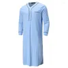 Vêtements de nuit masculins Robe en lin à col en vol à manches courtes à manches courtes longues Longue robe de nuit chemise lâche décontractée Kaftan Thobe avec poche