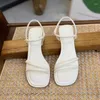 Sandalen Comemore 2024 Zomer open-tenen vierkante kop Chunky Heel Fashion Mid Heeled Damesschoenen Elegant 4,5 cm hoge hakken