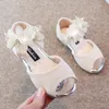 sandalias meninas sandálias de verão moda peep-toe crianças sapatos lantejous chinelos de princesas moda de flor sênios sênis 240507