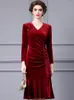 Lässige Kleider Gedivoen Herbst Modedesigner Wein Rot Vintage Velvet Kleid Frauen V Hals Diamond Paket Gesäß Slim Mermaid Long