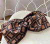 Designer Silk croix marron