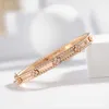 Bracelet Vanded Charm unique conçu pour les amoureux du ciel de trèfle Bracelet étoile Femmes Lumière Luxe Style 18k Bijoux en or avec Vanley Common