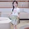 Zestawy odzieży Dziewczyny Summer 2024 Style chiński moda o krótkim rękawie O haftowa haftowa długość kolanowa spódnica dwuczęściowa spódnica