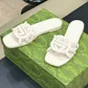 Tasarımcı Sandalet Kadın Terlik Kauçuk Terlik Kadın Düz Plaj Jelly Jelly Turuncu Yaz Sonbahar Katırları Açık Su Geçirmez Lüks Sandalet AAA+