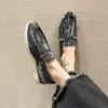 Casual Buty skórzane nagie zamszowe płaskie mokasyny letnie spacer Moccasin Metal Lock Block Miękka podeszwa muły przyczynowe poślizg na 2024