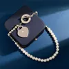 Halsbandsdesigner för kvinna Luxury Heart Necklace Titanium Steel Stål Diamond Heart Shaped Pendant med dubbelskikt Pärlpärlor Silverpärlor OT Buckle Armband