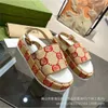 Designer Dad Sandals Stock a lungo termine Summer Sole Sole Solle Sandals Ricamerate da donna Slifori a fondo piatto