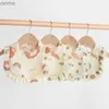 Bibs Burp Cloths Un nouveau boubons de bave alimentant de la gaze en coton mignon avec une serviette de serviette à imprimé floral à volants tissu de burp doux pour nouveau-né et pour tout-petits Bibs wx