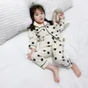 Set di abbigliamento set estivo per bambini 2024 camicia a punto di colore solido coreano e pantaloni due pezzi per dormire casual comodo