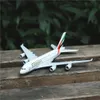 Escala 1 400 réplica de avião de metal Emirates A380 Airlines Boeing Airbus Modelo Diecast Aircraft Miniature Toy para meninos 240514