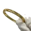 2024 Designer Clover Bangle Märke armband för kvinnor 18K guldpläterad full kristall fyra blad perlee söt klöver blomma manschett valentin fest gåva juvelryq