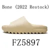2024 News Slippers Shoes Sandals Designer Slides Trainers Sliders Sliders Slider Mens Fashion Shoe Bone White Resin Sand Beach Men Womens Classic Slipper