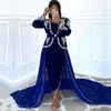 Chic Women Blue Evening Dresses 2021 Långärmad sammet Dubai Abaya Party Gown Kaftan Morockan Mariage Lace Karakou Algerien Foral Prom 220i