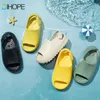 Sandalen 2024 Neue Babykinder Rutschen Eva Jungen und Mädchen Schaum Beach LDREN Sommerlicht Wasser H240513