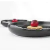 Assiettes Black and White Ceramic Plate Creative Special Special Gap Dissert Molecular Cooking Table Vole du disque irrégulier