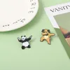 Broschen Mops Panda Emaille Pins benutzerdefinierte lustige Tanz -Revers -Abzeichen Cole Punk Tierschmuck Geschenk für Männer