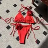 Bikini de maillots de bain pour femmes Set à la mode sexy avec Rose Two Pieces Swimsuit Couleur de bain Couleur de couleur