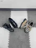 Populära baby designer skor khaki rutiga design barn sneakers storlek 26-35 box skydd flickor läder skor pojkar klädskor 24 maj