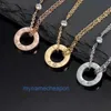 Designer Croitrres Nacklace Simple Set Pendant New Live V Gold Necklace pläterad med 18K Diamond Round Cake Collebone Chain