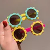Occhiali da sole Childrens cartoni animati cartoni animati nuovi occhiali rotondi per bambini colorati ragazzi e ragazze d240514