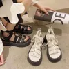 Sandały rzymskie kobiety letnia platforma mody Ins Koreańskie japońskie kapcie na świeżym powietrzu Eleganckie sznurki college'u saa buty