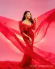 特別な機会のための羽のある赤いプロムドレスイブニングドレス