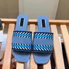 Designer tofflor gummisandaler kvinnor sommar flip flops lyxig platt platt tjock botten broderi tryckt linne hög klack sandal plattformsreglage skor