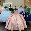 Luxury Pink Gold Embroidered Quinceanera Dress Ball Gowns Woman Off the Shoulder Pärled Sweet 15 Dress 16 Girls Designer Party Formal G 262o