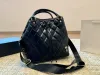 Tasarımcı Drawstring lüks kadın kova çantası çapraz gövde omuz çantaları kadınlar için deri rahat kova çantaları klasik moda cüzdan kovaları tutamak çanta çanta prpu