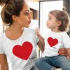 Familie matching outfits familie matching kleding interessante familie uiterlijk t-shirt hou van moeder en dochter kleding rode baby katoen moeder en ik kleding T240513