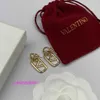 Aavaleno Top Edition Designer Delated Earring Big Big V Letter Gold Elstuds Light Luxury Jewelry S2024 Nouveau style Tempérament avec boîte d'origine