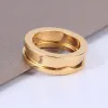 2024 Novo design de anel de casal de alta qualidade aço de aço preto anéis de cerâmica branca homens e mulheres Presente do Dia dos Namorados