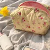 Sacs de cosmétiques Sacs de maquillage de voyage floral mignon grand sac de rangement d'organisateur matelassé avec étui à fermeture éclair pour les femmes