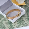 デザイナーブレスレット女性c-letter bangle18kゴールドメッキステンレス鋼女性ラブブランド結婚式の誕生日パーティージュエリー