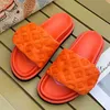 Top designer sandali uomini donne cuscino da piscina vetrini di comfort piatto pantofole per muli in rilievo cursore femminile nylon slide slippista di lusso stampato sandalo da spiaggia estiva