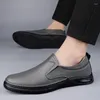 Chaussures décontractées pour hommes Slip on Loafers Man Men léger 2024 Affaire du cuir authentique All-Match Mâle Marche