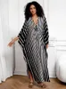 Robes de Kaftan Sunforyou pour femmes Black rayées Sliky Plus taille Caftans Beach Cover Up Robe Loose Soft Maxi Robe