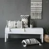 Kudde Dunxdeco täcker dekorativt midjefodral Nordiska geometriska vita svarta linjer Tuftade tofsar moderna soffa stol kusin