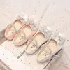 Kinderen Fashion Mary Jane schoenen voor meisjes S BOW Simple Ovle 2023 Zachte kinderen Niet -slip Elegante trouwschoen 240506
