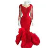 2022 Eleganckie czerwone sukienki wieczorowe syreny Sheer dekoltu koronkowe aplikacje z długim rękawem sukienka na bal