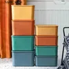 Lagringslådor BINS 1/2 Plastförvaringskort Stapelbar korg med lock och hanterad färgad skrivbordsbox Cube Container S24513