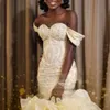 Afrikanska kvinnor pärlor paljetter bröllopsklänning elegant ruffle tåg snörning skräddarsydd sjöjungfru brudklänning klänning de mariee