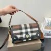 Sac de messager vintage chaud sac de créateur de femmes de luxe couvercle flip couverture de mode à carreau à carreau de haute qualité sac crossbody sac avec boîte 245144bf