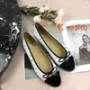 Diseñador de zapatos Paris Black Ballet Flats Marcas Mujeres Acolchadas Colectura de cuero genuino en la bailarina Toe Dames Dames Shoes Channel Zapatos de Comfort