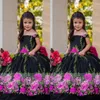 2022 Vintage Mexican Girls Pageant Robes Applique Floral Off épaule Lacet-Up Satin Flower Girl Robe pour mariage Quinceanera Mini 214i