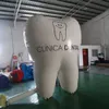 8MH (26 ft) med fläktanpassad Big Stand uppblåsbar tandmodellballong med anpassad logotyp för tandläkare, marknadsföring, marknadsföring