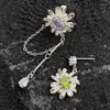 Kolczyki stadniskie Przyjazd 925 Sterling Srebrna cyrkon Daisy Flower Fors For Women Girl Asymetria Trend